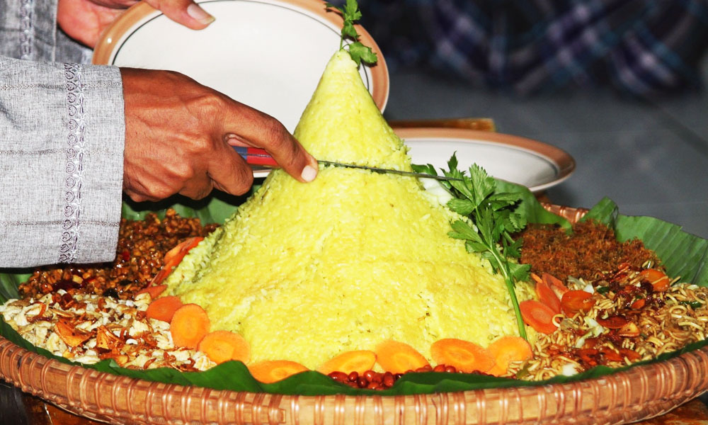 Yellow rice cone