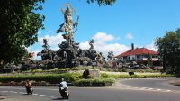 Titi Banda Bridge Statue in Denpasar